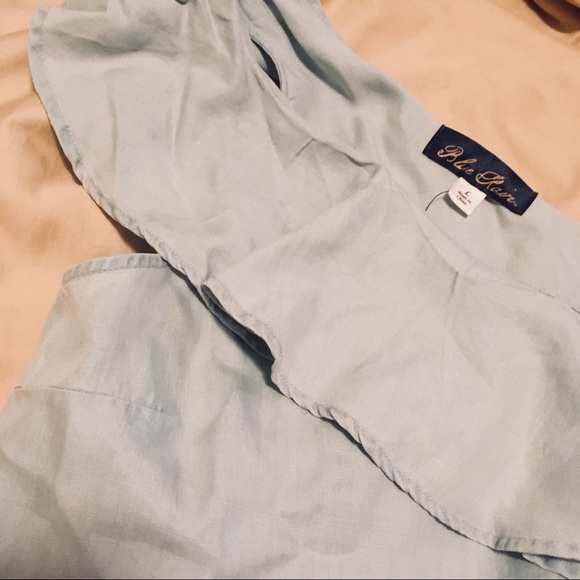 Francesca’s Ruffled Top - Picture 2 of 2